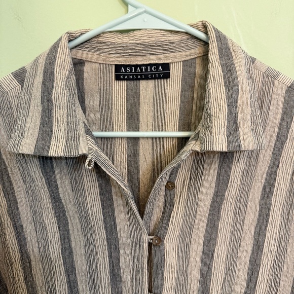 Asiatica Striped tan / black blouse crinkly high end luxury. - Picture 4 of 8